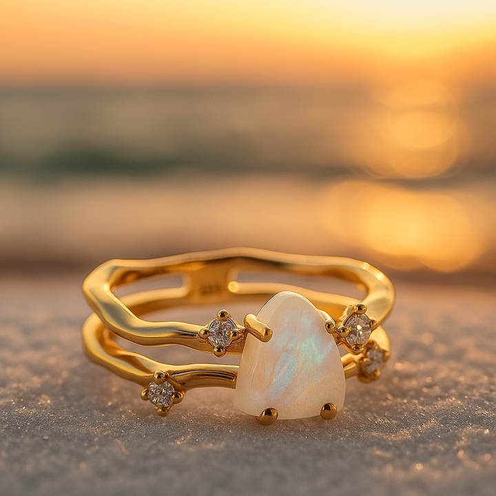 Sea Dawn | Gold ring with moonstone and 925 silver